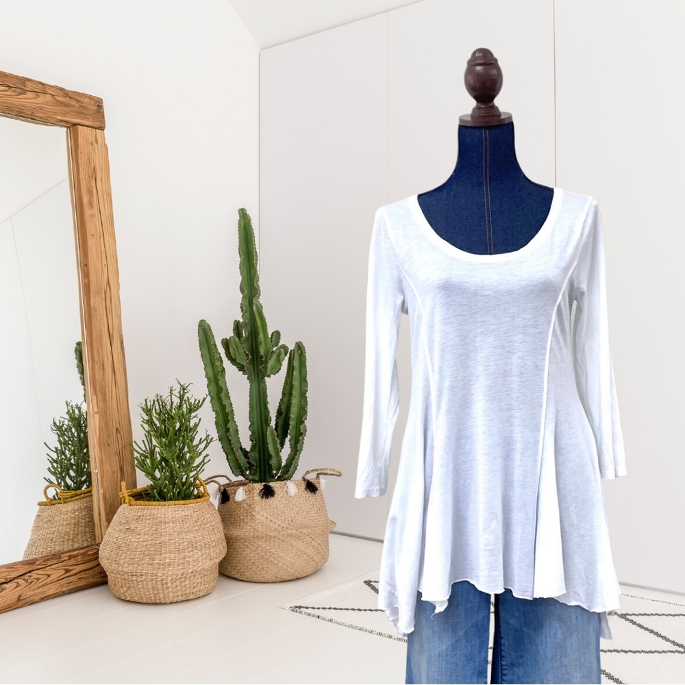 T.LA Anthropologie 3/4 Sleeve Asymmetrical Hem Top